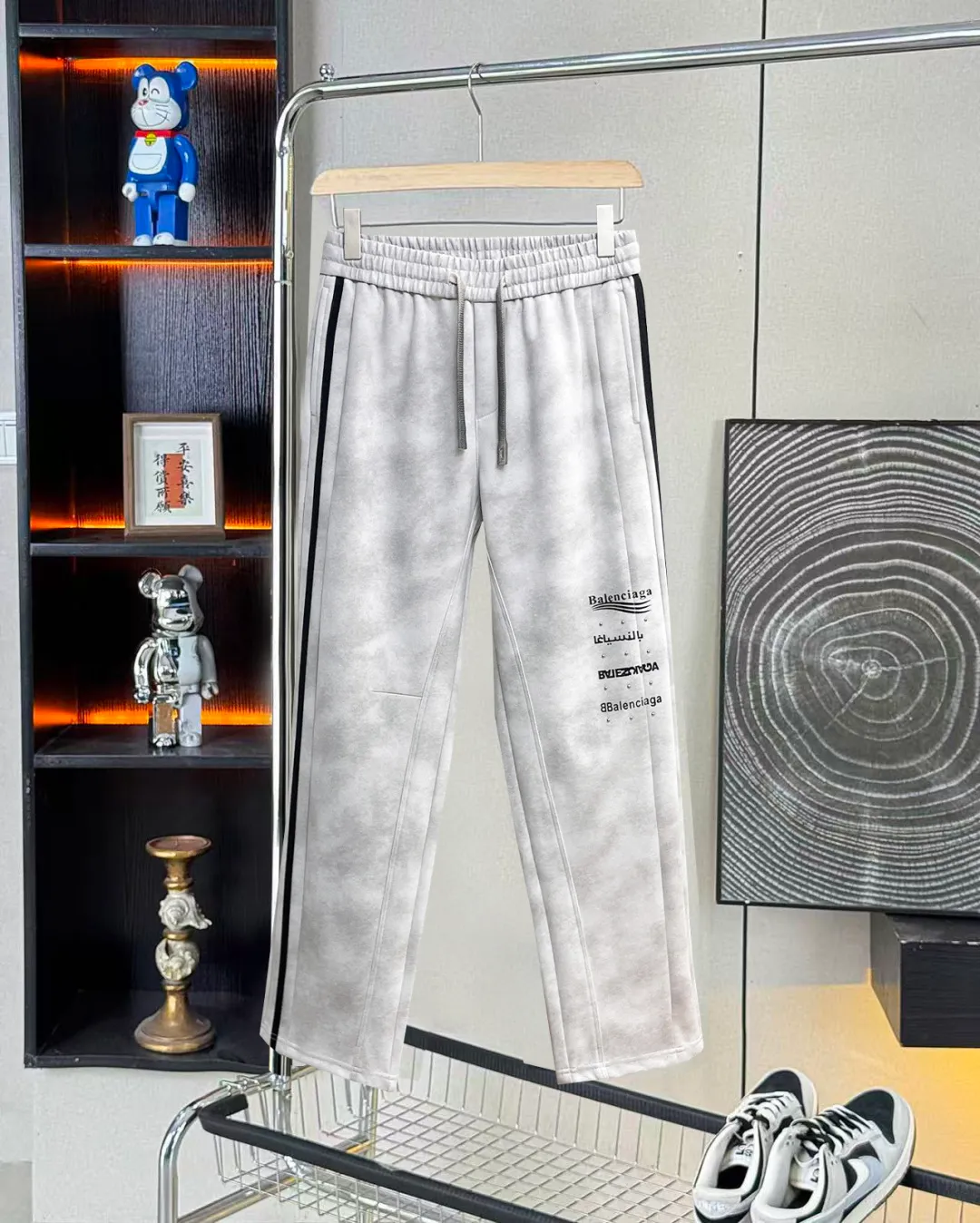 Balenciaga 🆕2026 Autumn and Winter New Arrival Casual Pants! The official website will be released simultaneously. Brand Classic LOGO casual pants, customized fabrics, excellent comfort and strong touch. Highly recognisable, perfect appearance and craftsmanship. Size:M-3XL